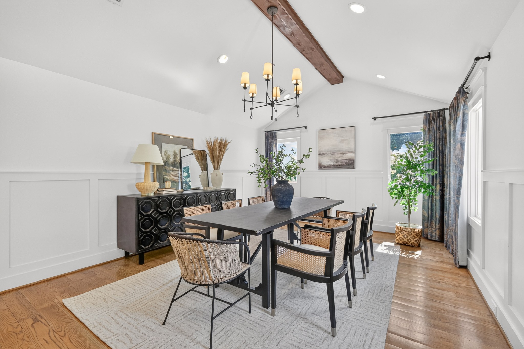 2701 Woodlawn Dr
