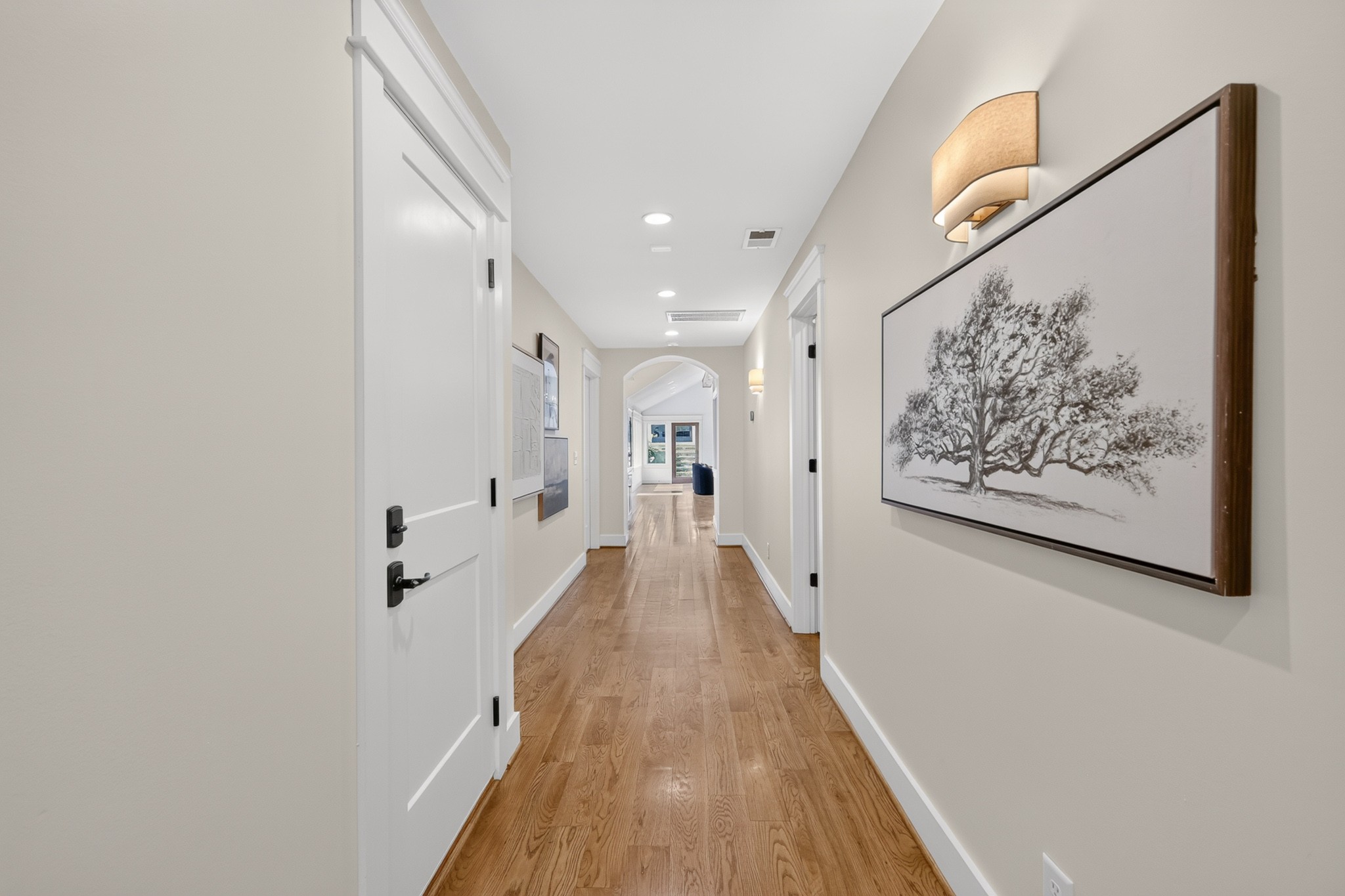 2701 Woodlawn Dr