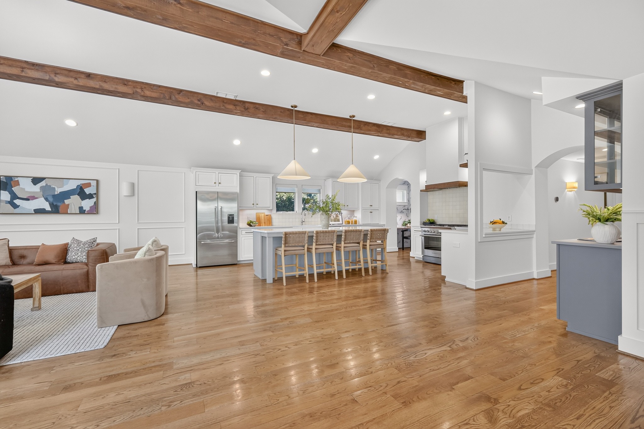 2701 Woodlawn Dr