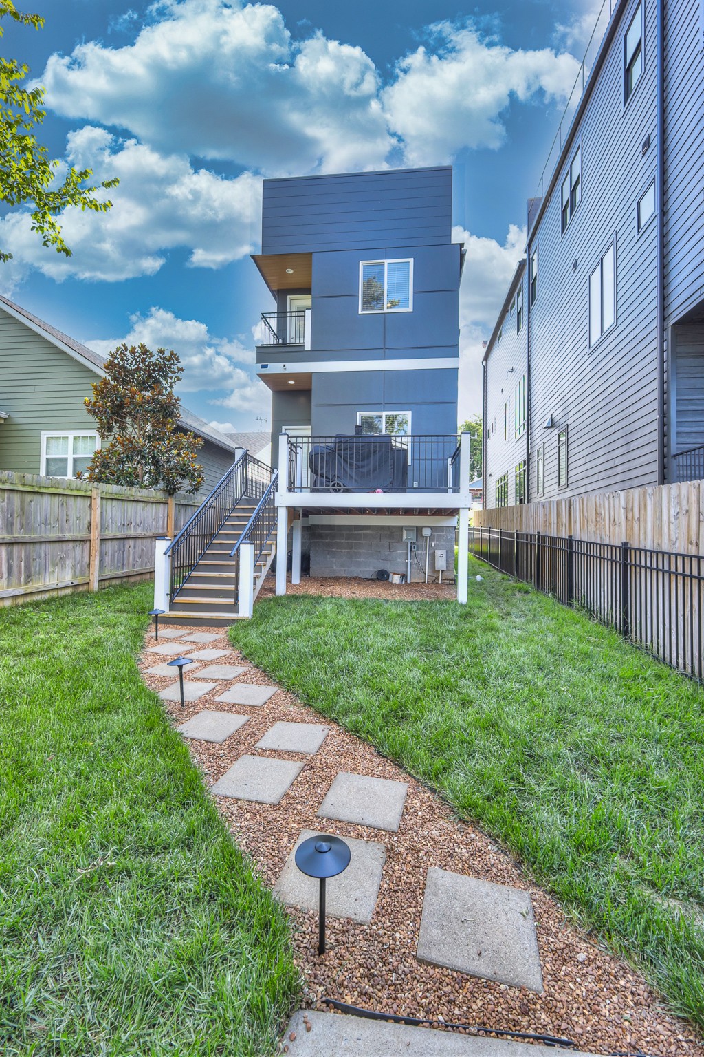 1614 7th Ave, N