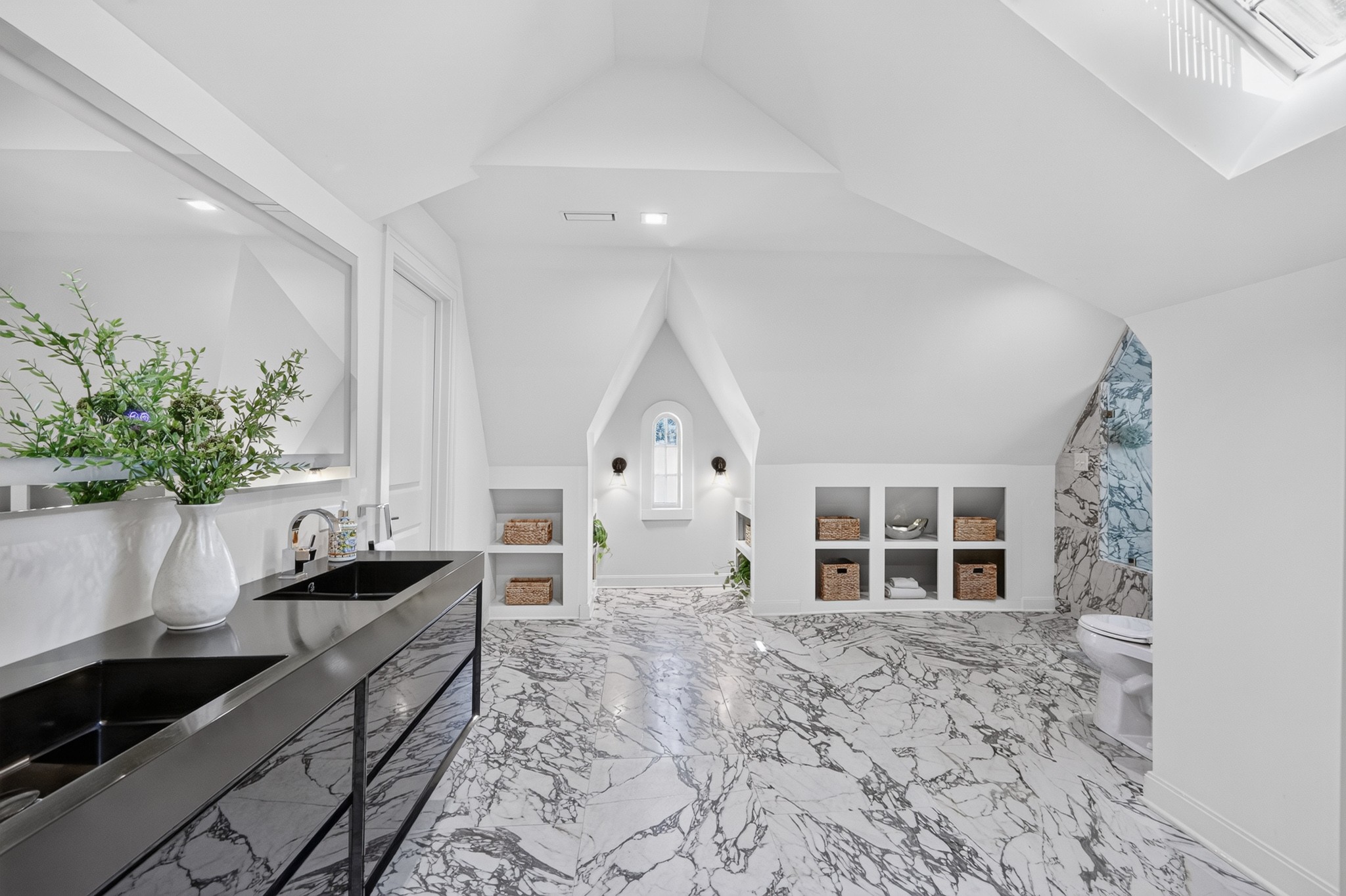 2803 Woodlawn Dr