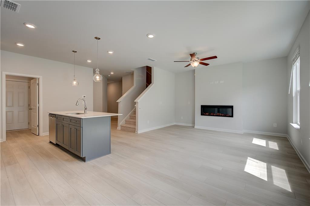 200 Abbotts Crossing Circle