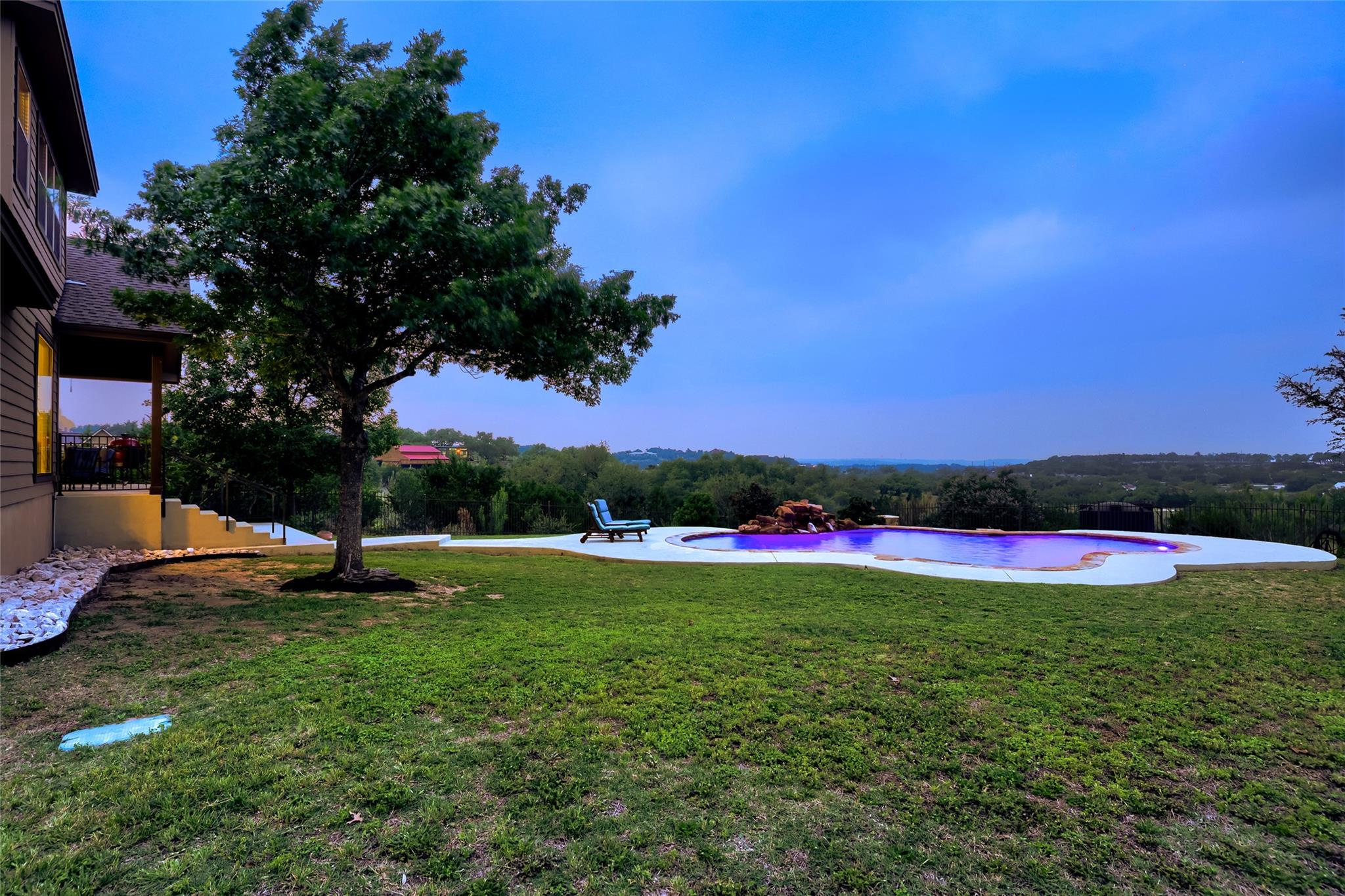 226 Hudson LN