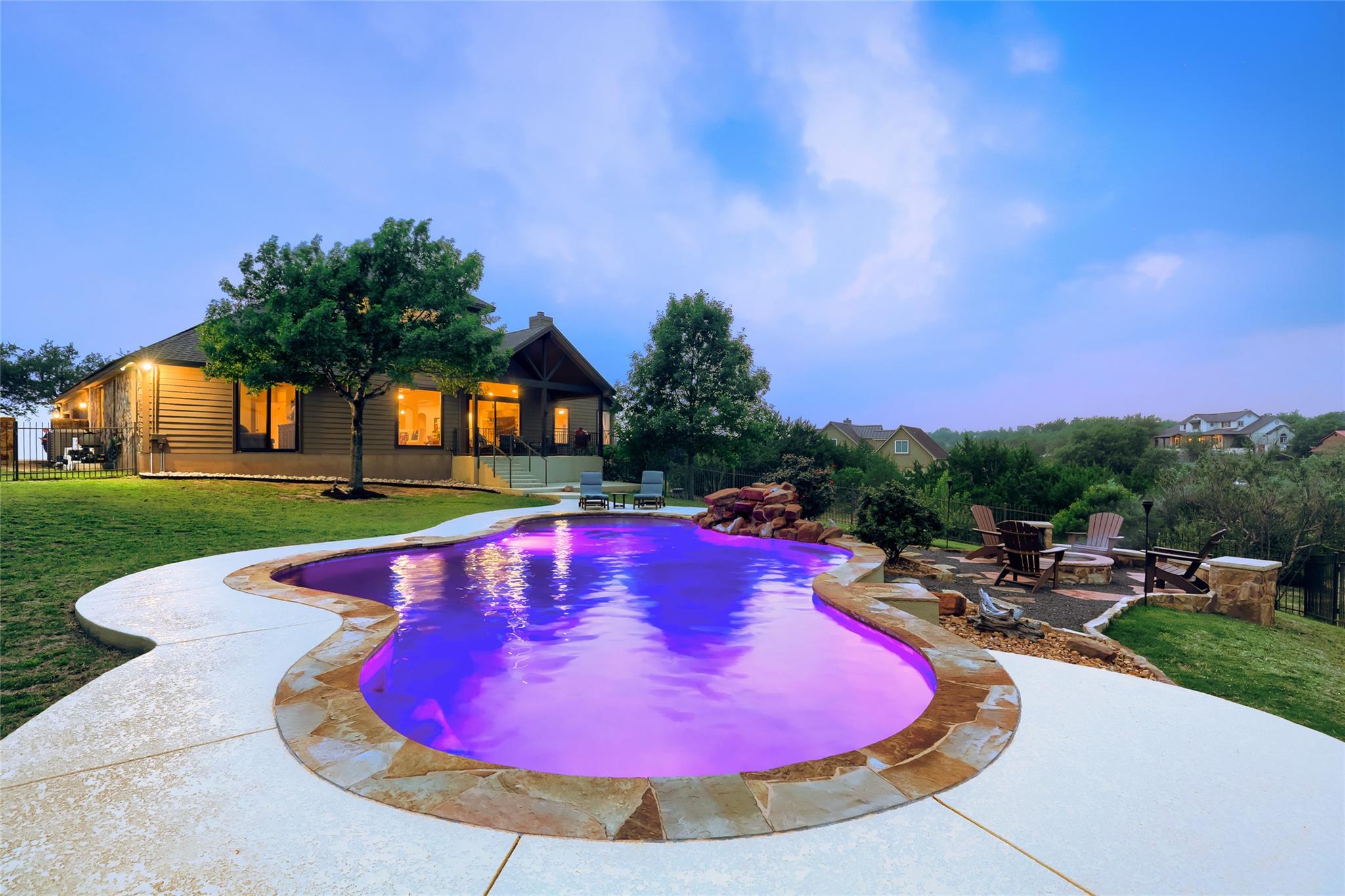 226 Hudson LN