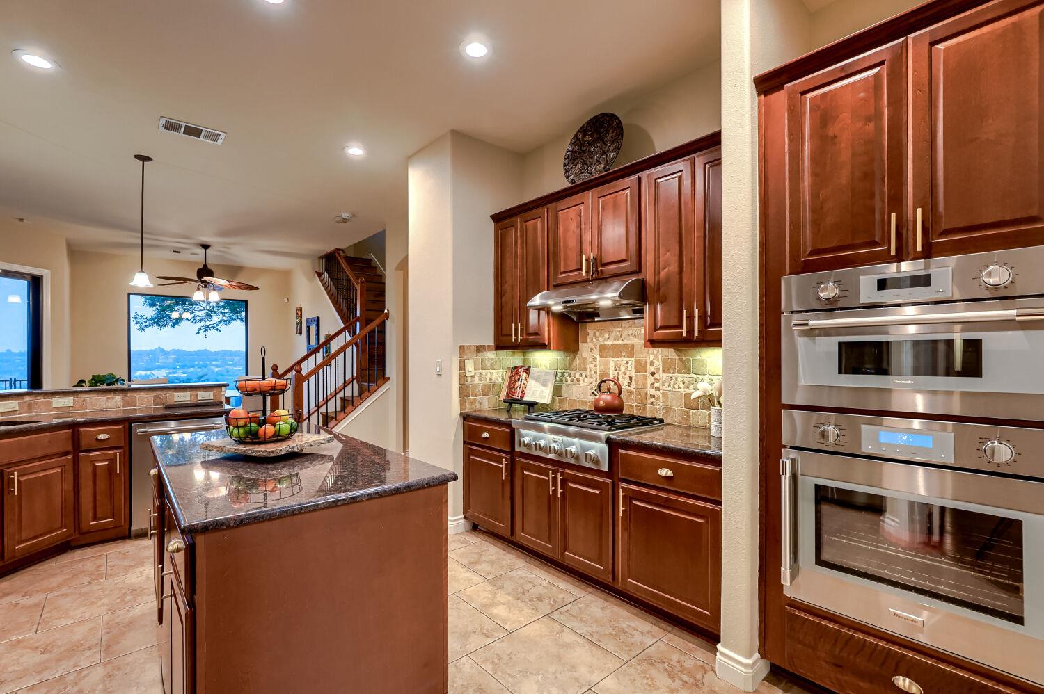 226 Hudson LN