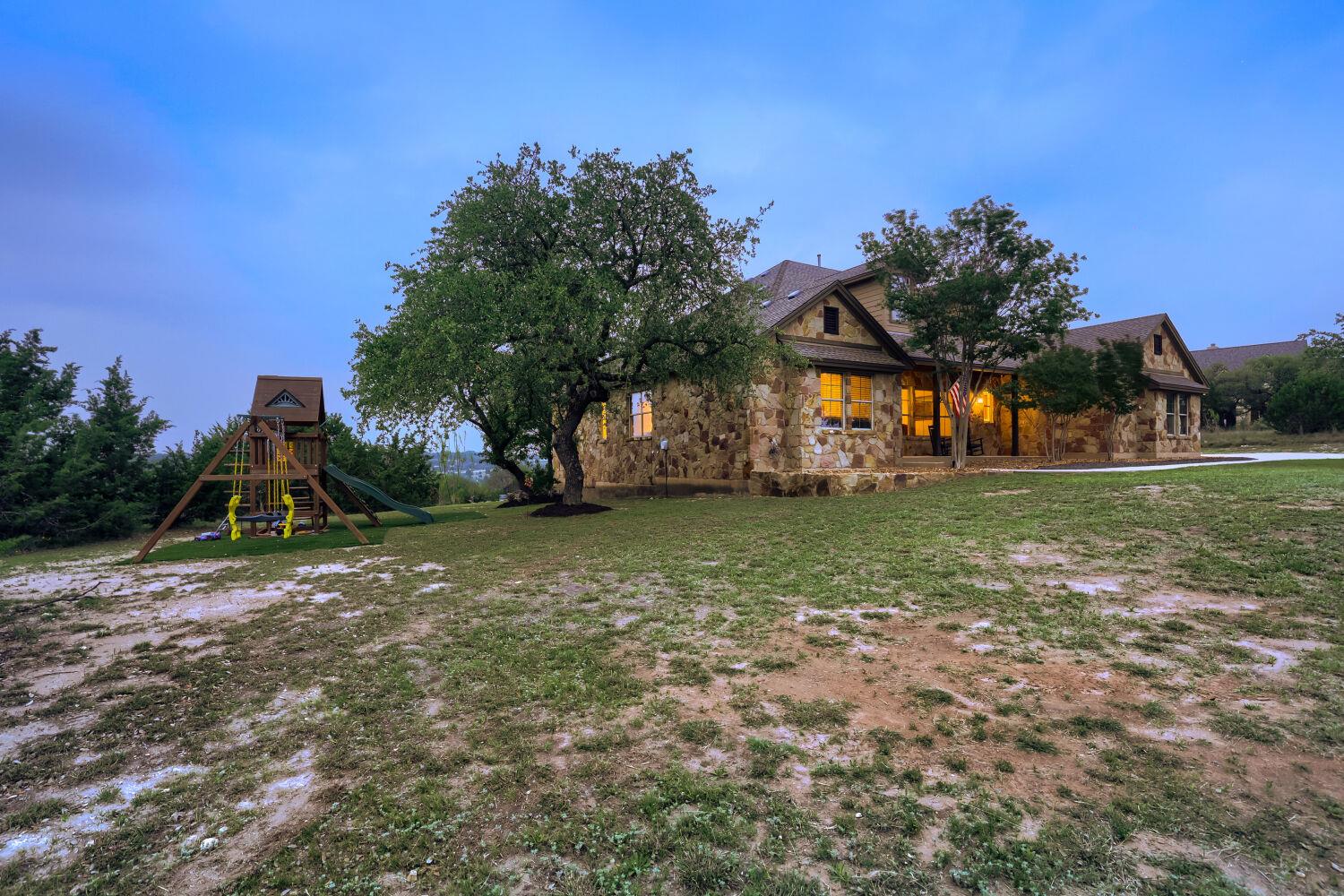 226 Hudson LN