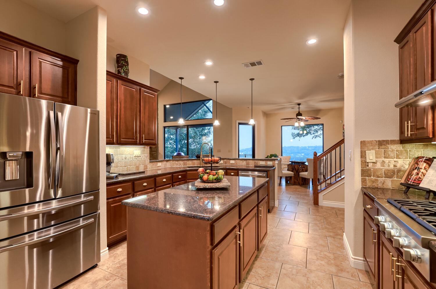 226 Hudson LN