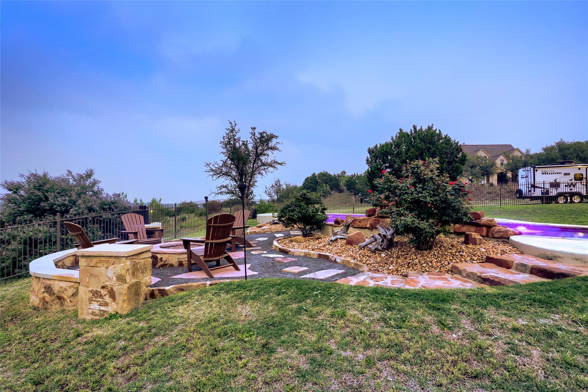 226 Hudson LN