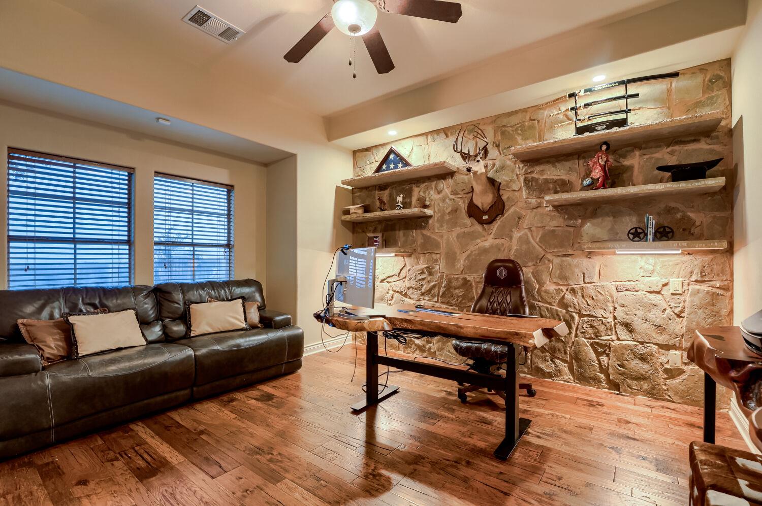 226 Hudson LN