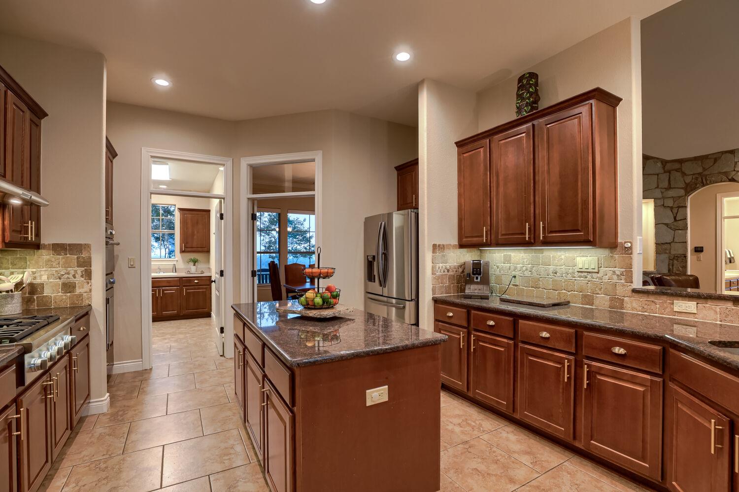226 Hudson LN