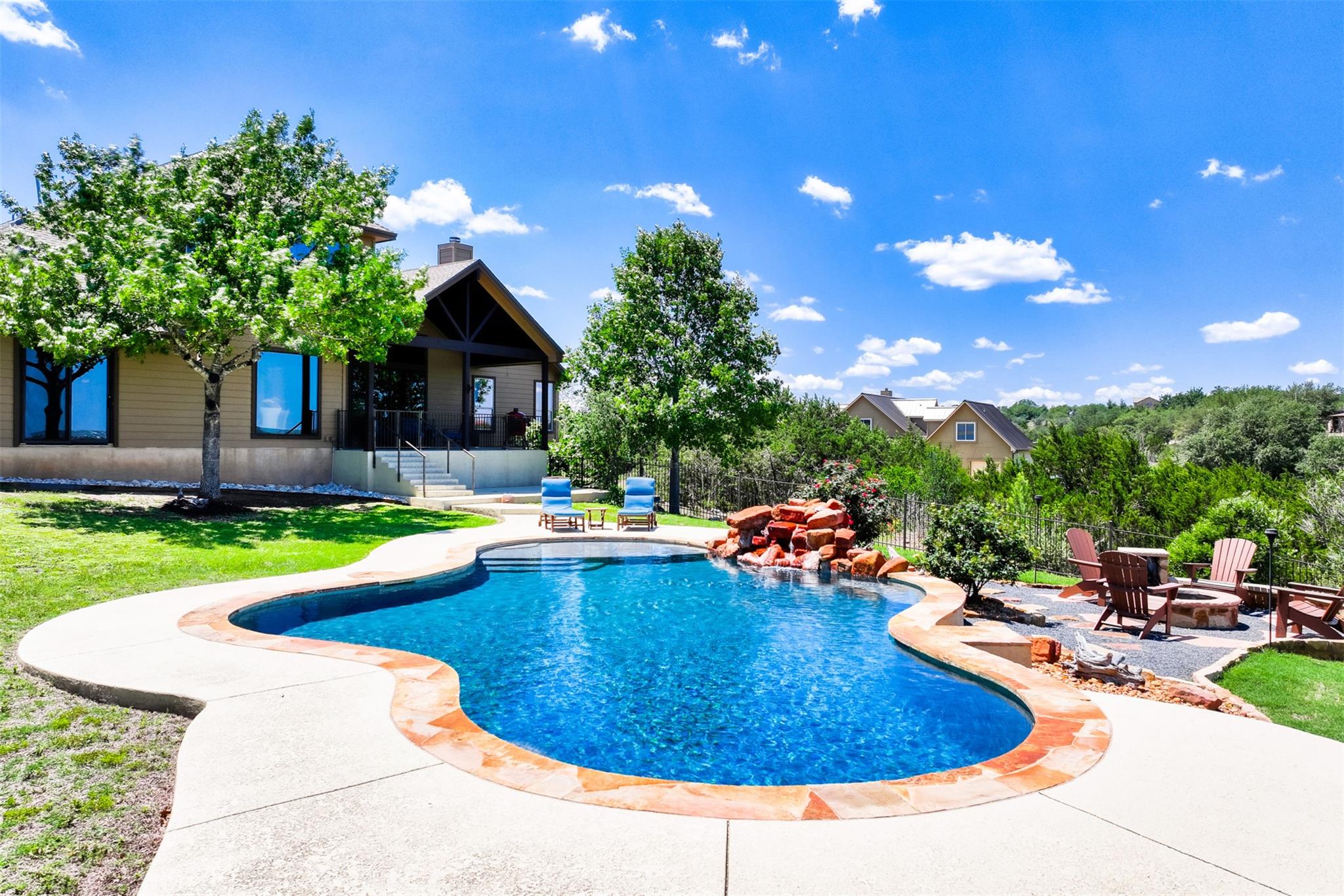 226 Hudson LN