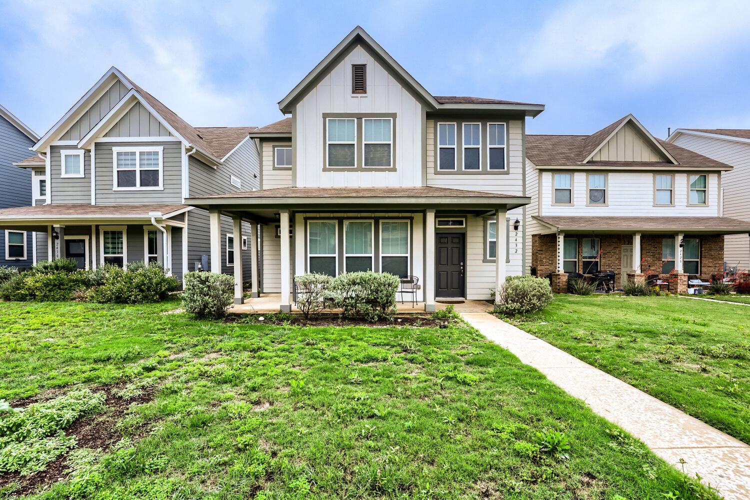 2432 Berryville LN