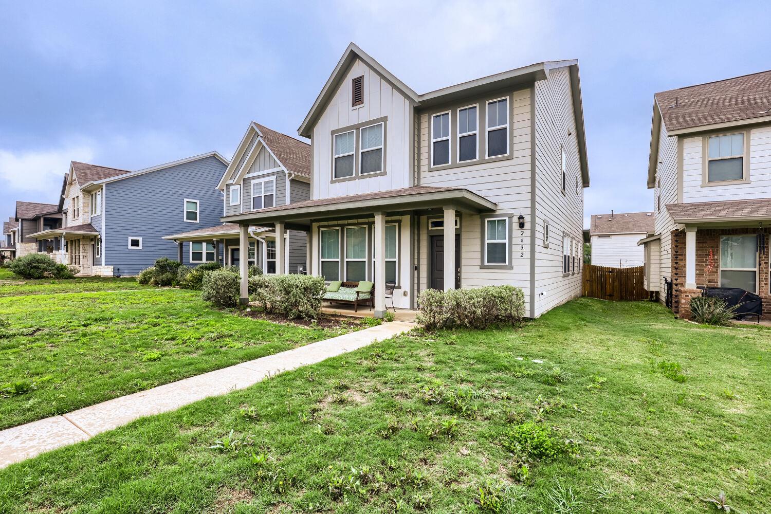 2432 Berryville LN