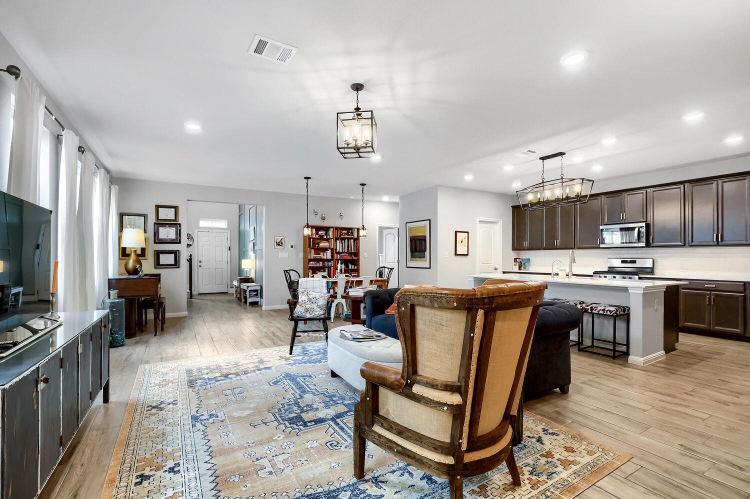 2432 Berryville LN
