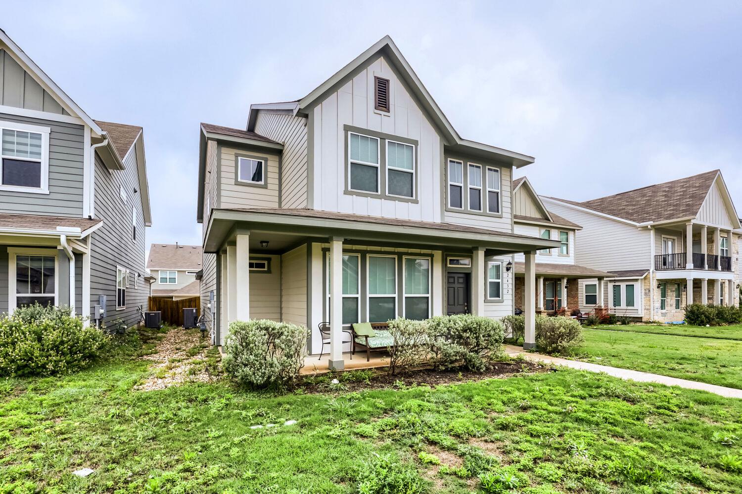2432 Berryville LN