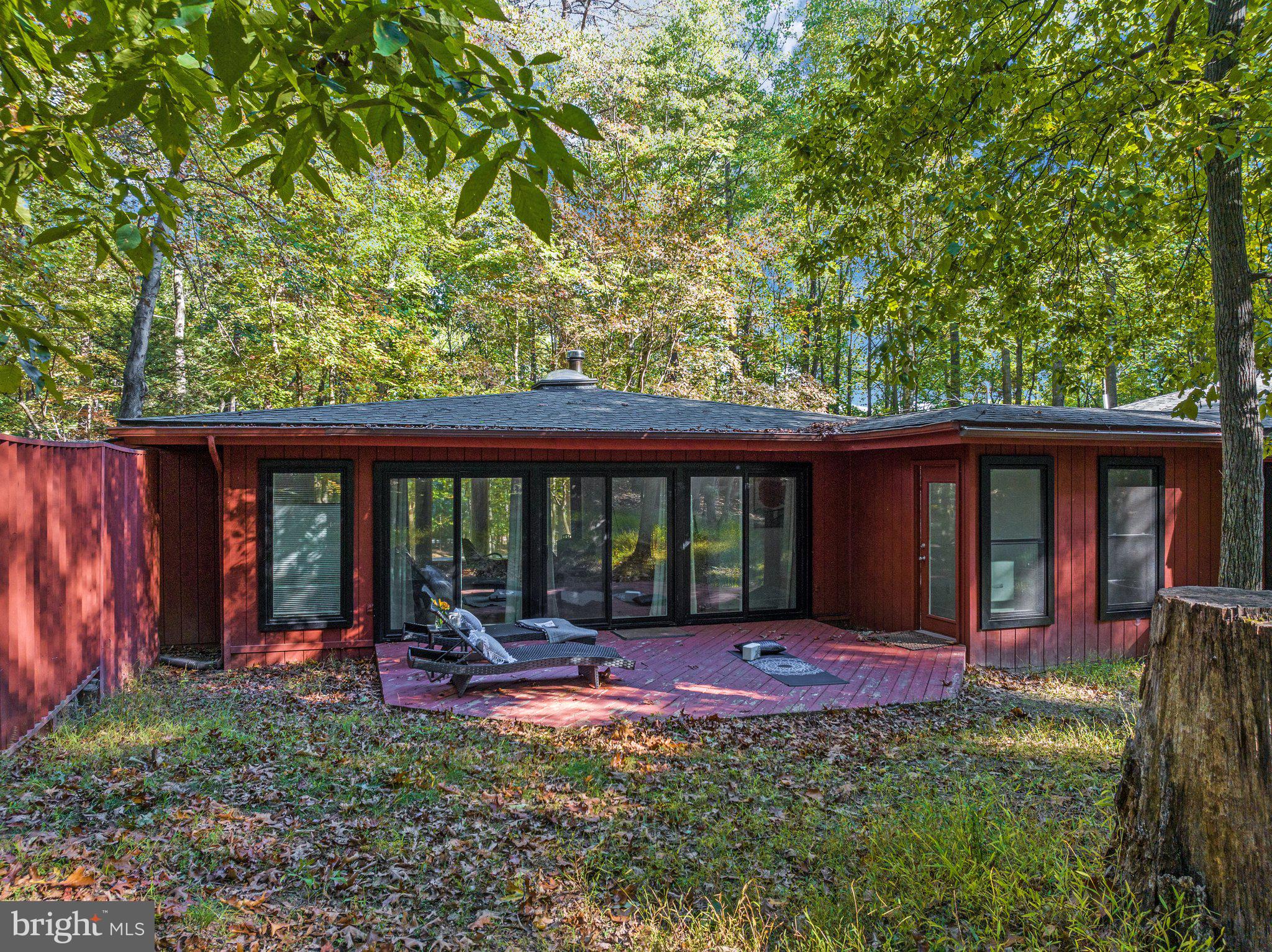 863 The Woods Rd