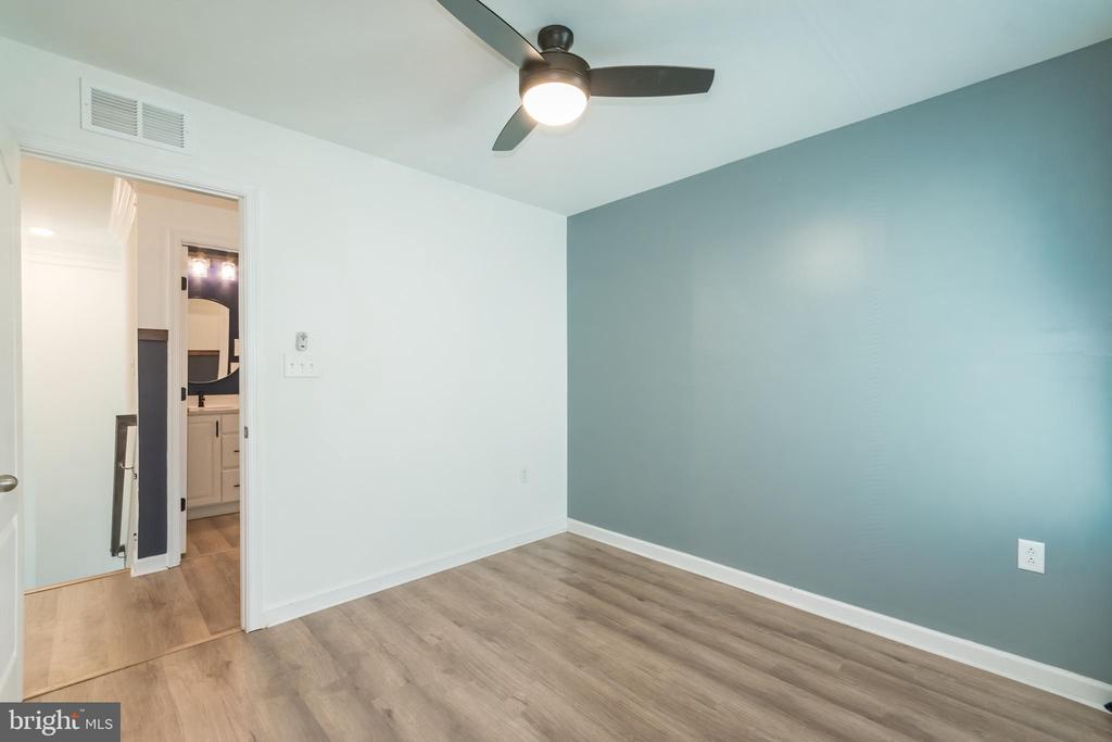 109 Darden Ct W