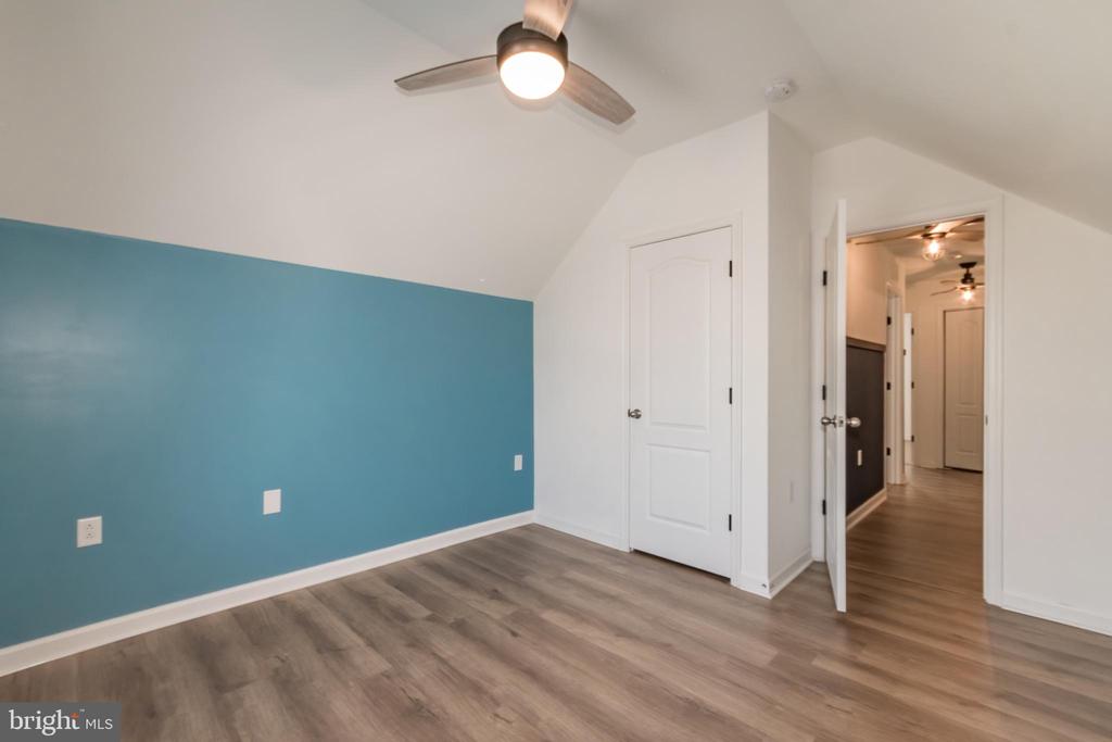 109 Darden Ct W