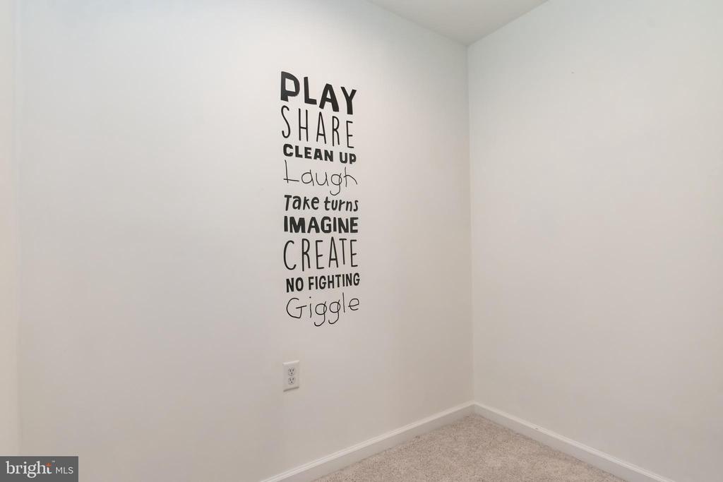 109 Darden Ct W