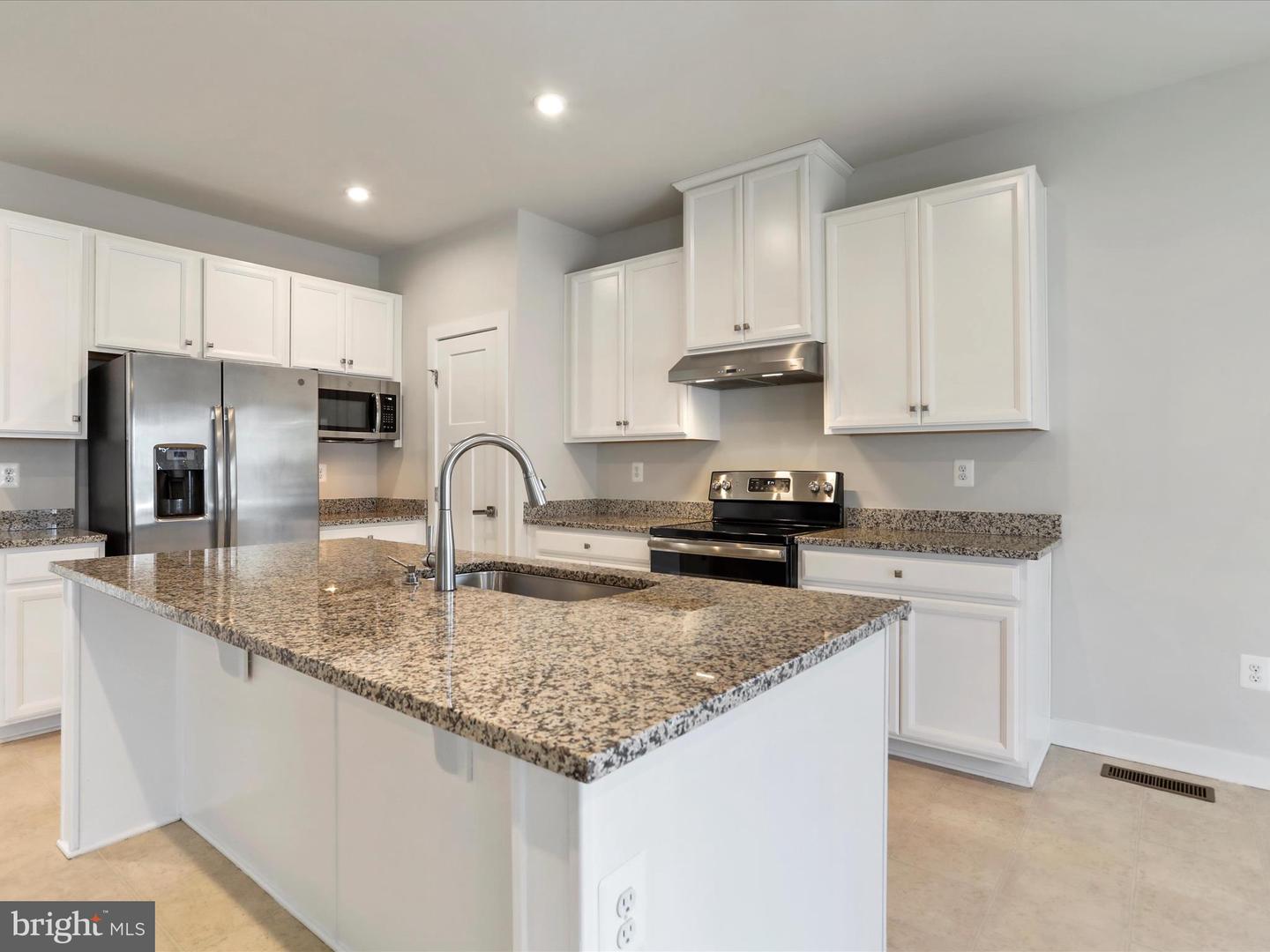 125 Quebec Ct