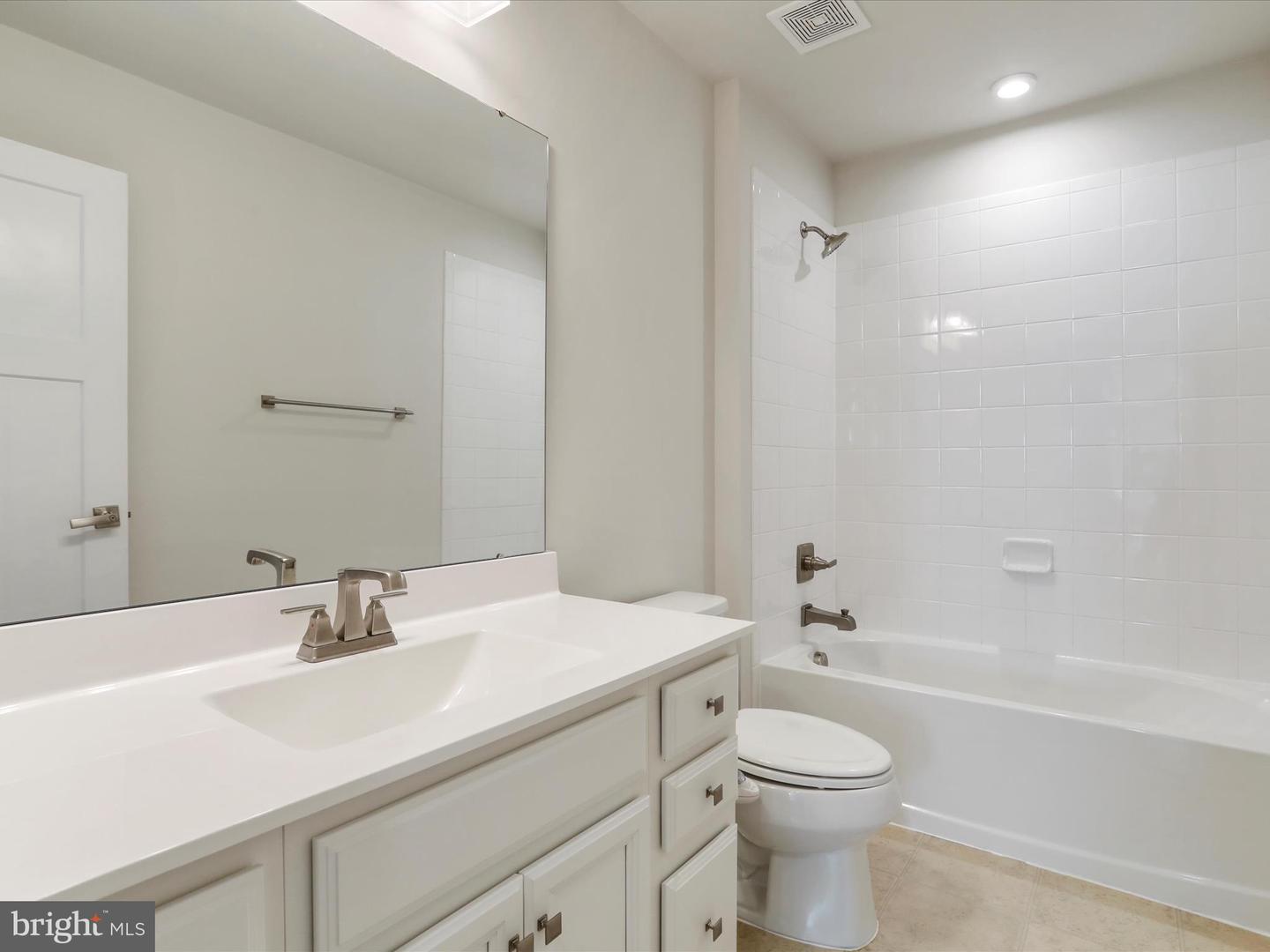 125 Quebec Ct