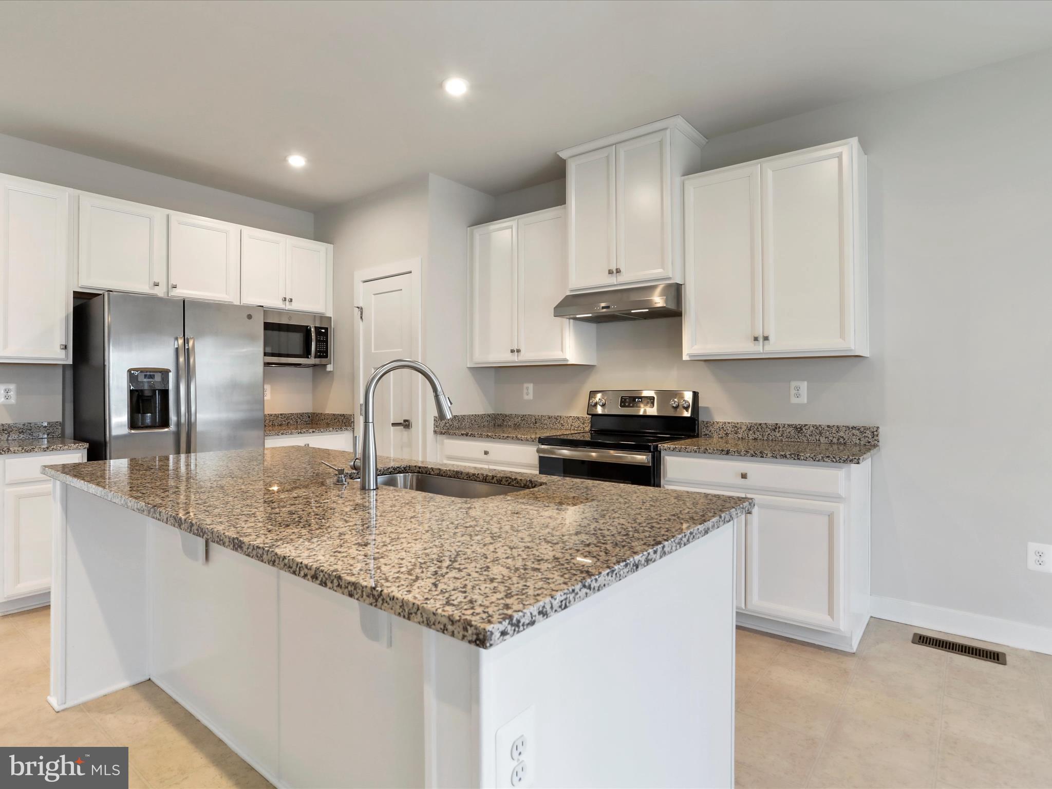 125 Quebec Ct