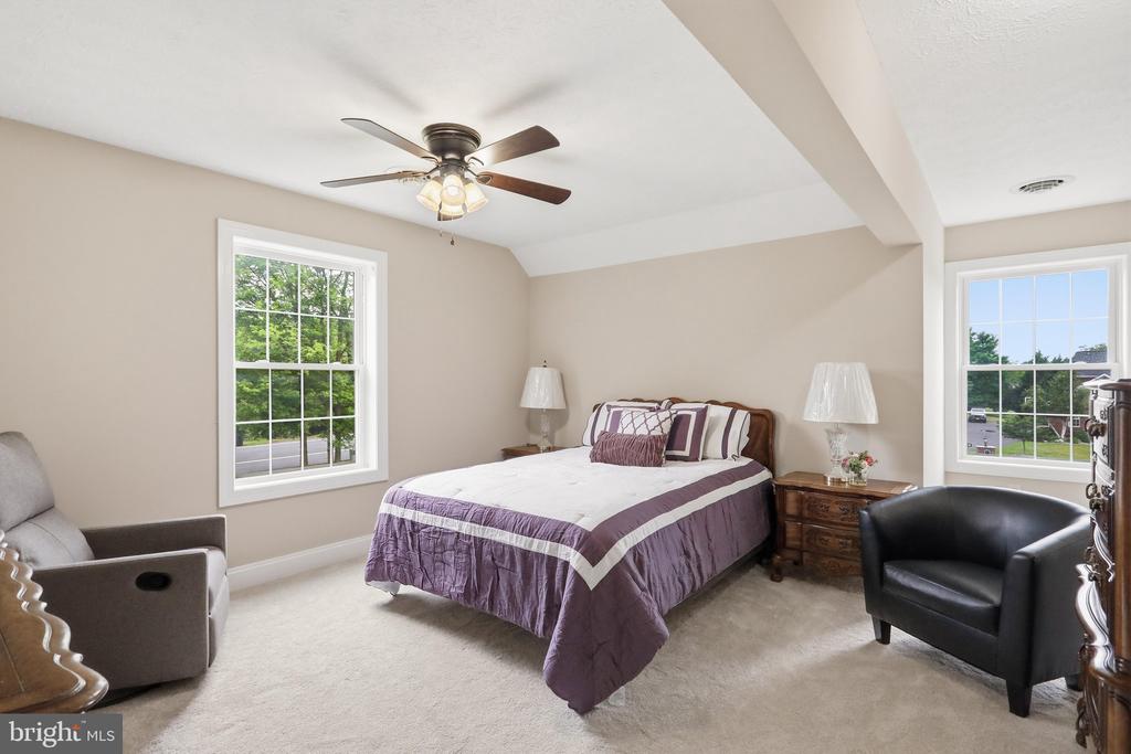 18 TREASURE DRIVE