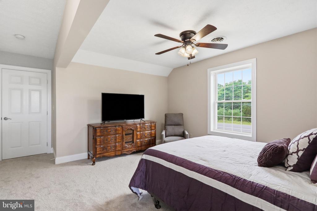 18 TREASURE DRIVE