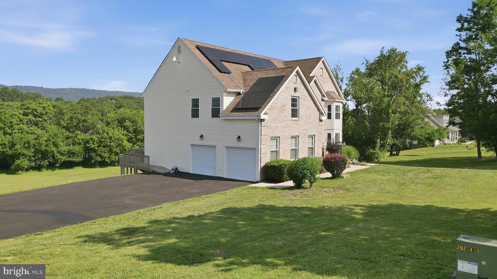 18 TREASURE DRIVE