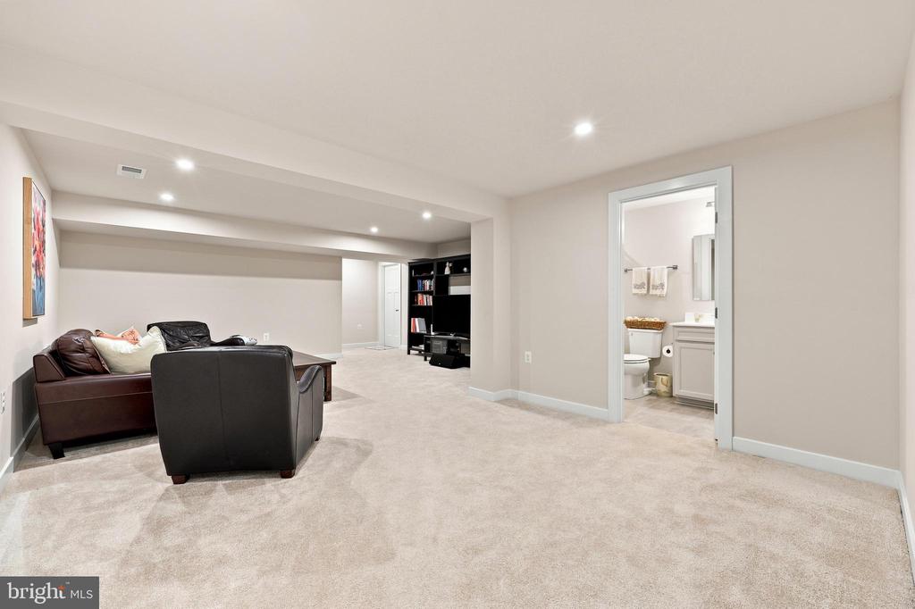 248 PERSPECTIVE PLACE