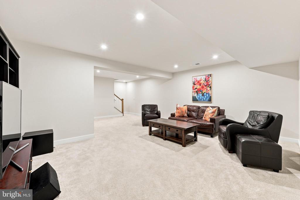 248 PERSPECTIVE PLACE