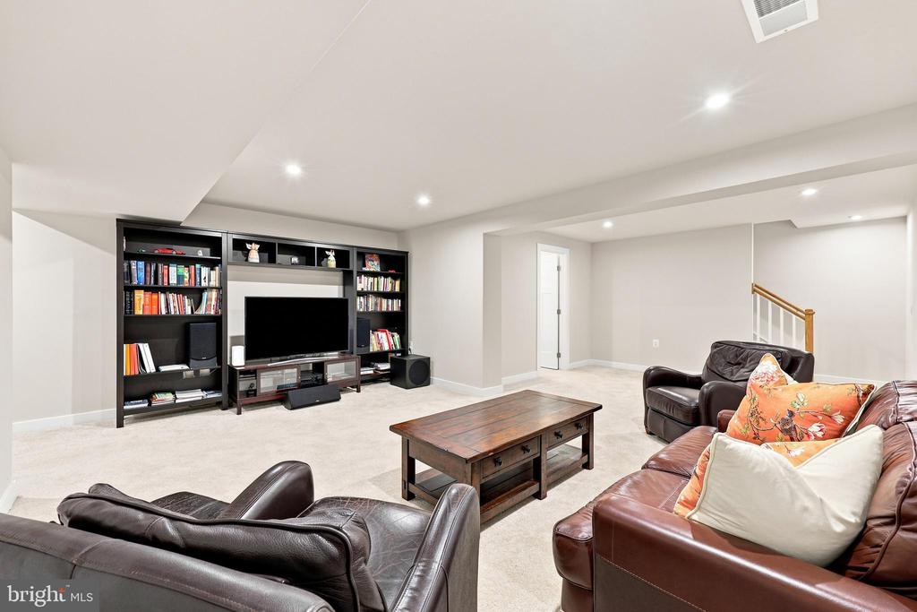 248 PERSPECTIVE PLACE