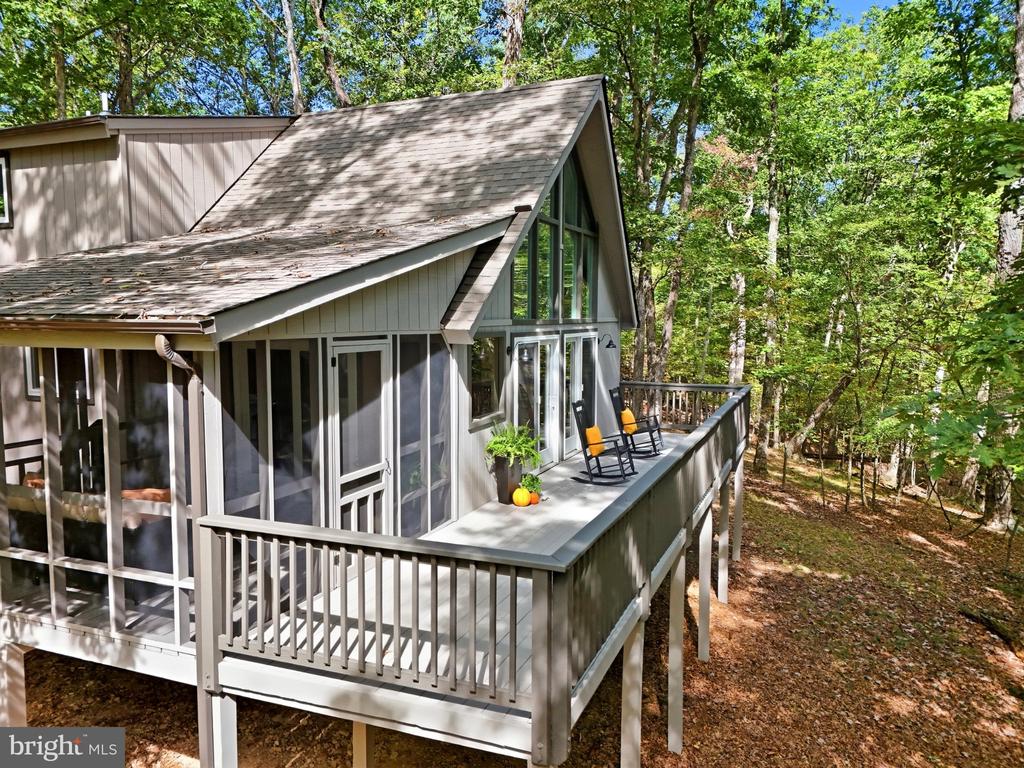33 WIGWAM COURT