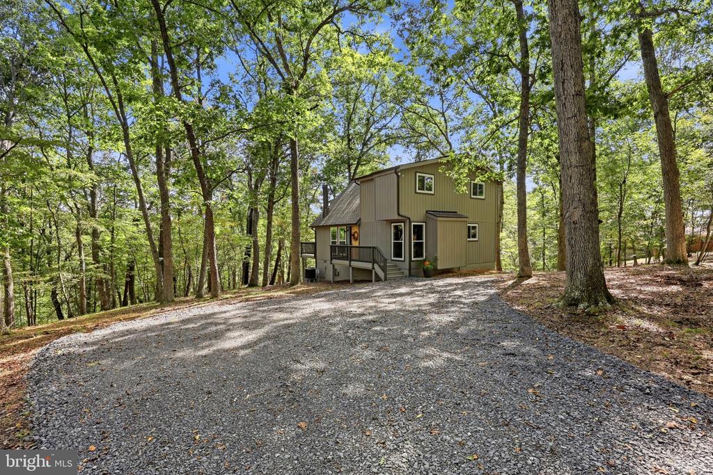 33 WIGWAM COURT