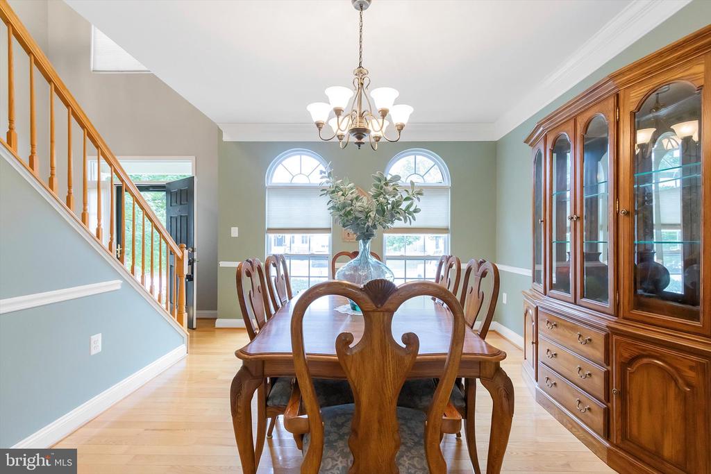 64 Revere Dr