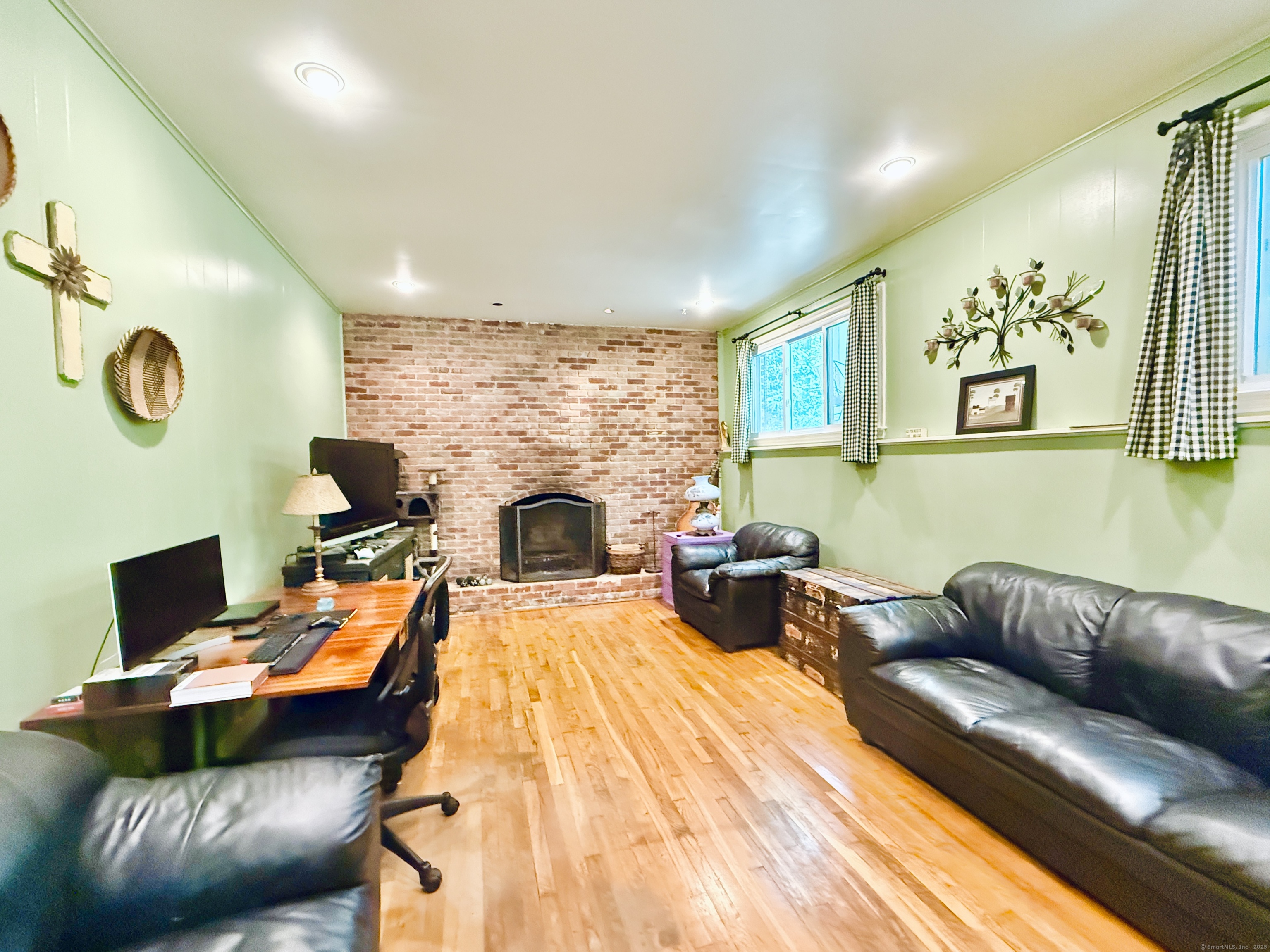 1 Greenlea Lane