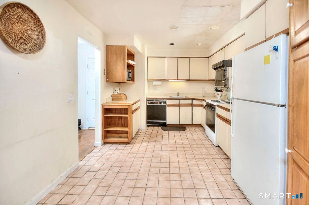 100 Glen Side Unit: 100
