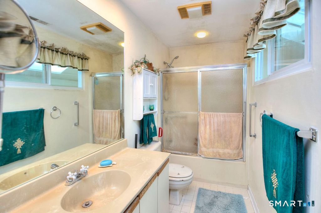 100 Glen Side Unit: 100