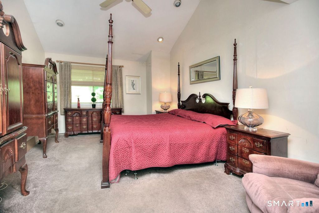 100 Glen Side Unit: 100