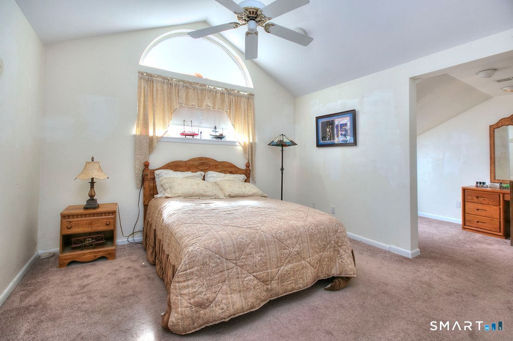 100 Glen Side Unit: 100