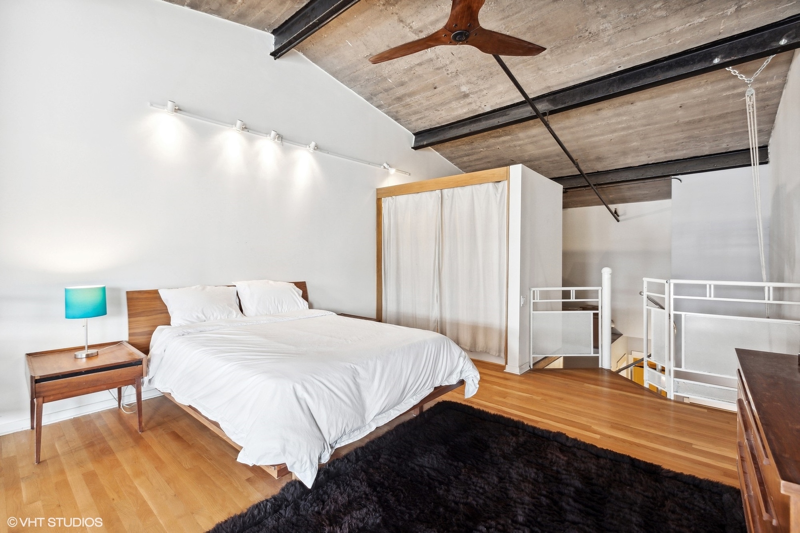 333 S Desplaines Street Unit: 713