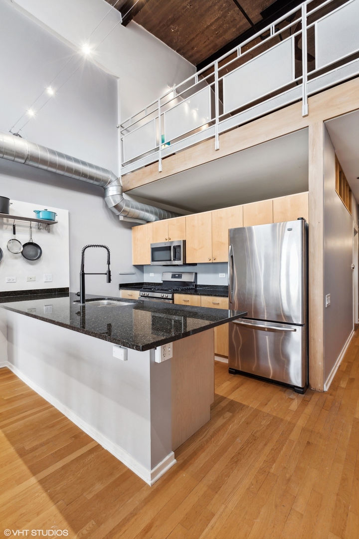 333 S Desplaines Street Unit: 713