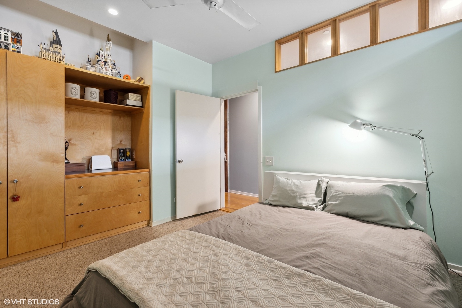333 S Desplaines Street Unit: 713