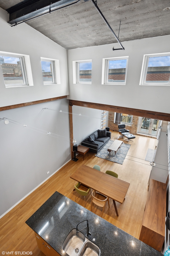 333 S Desplaines Street Unit: 713