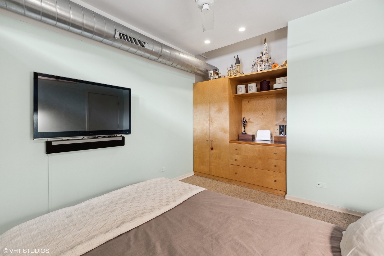 333 S Desplaines Street Unit: 713