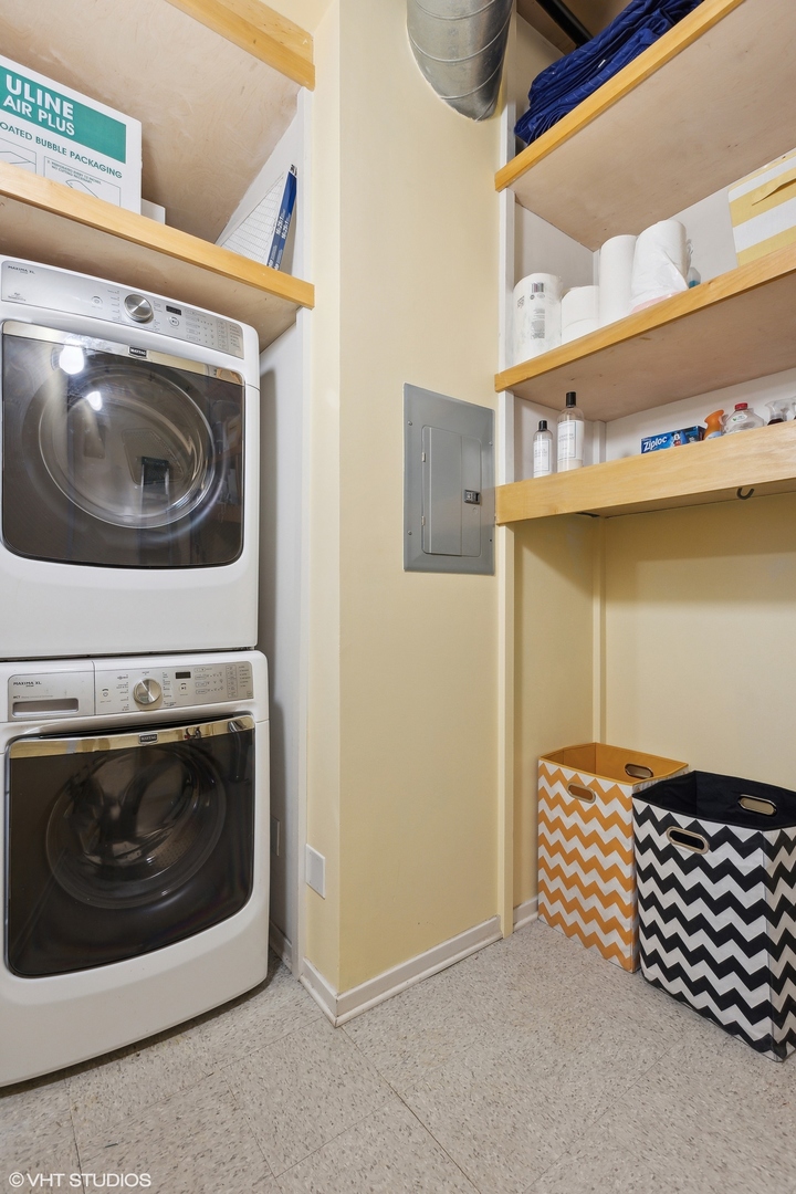 333 S Desplaines Street Unit: 713