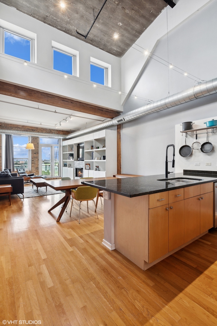 333 S Desplaines Street Unit: 713