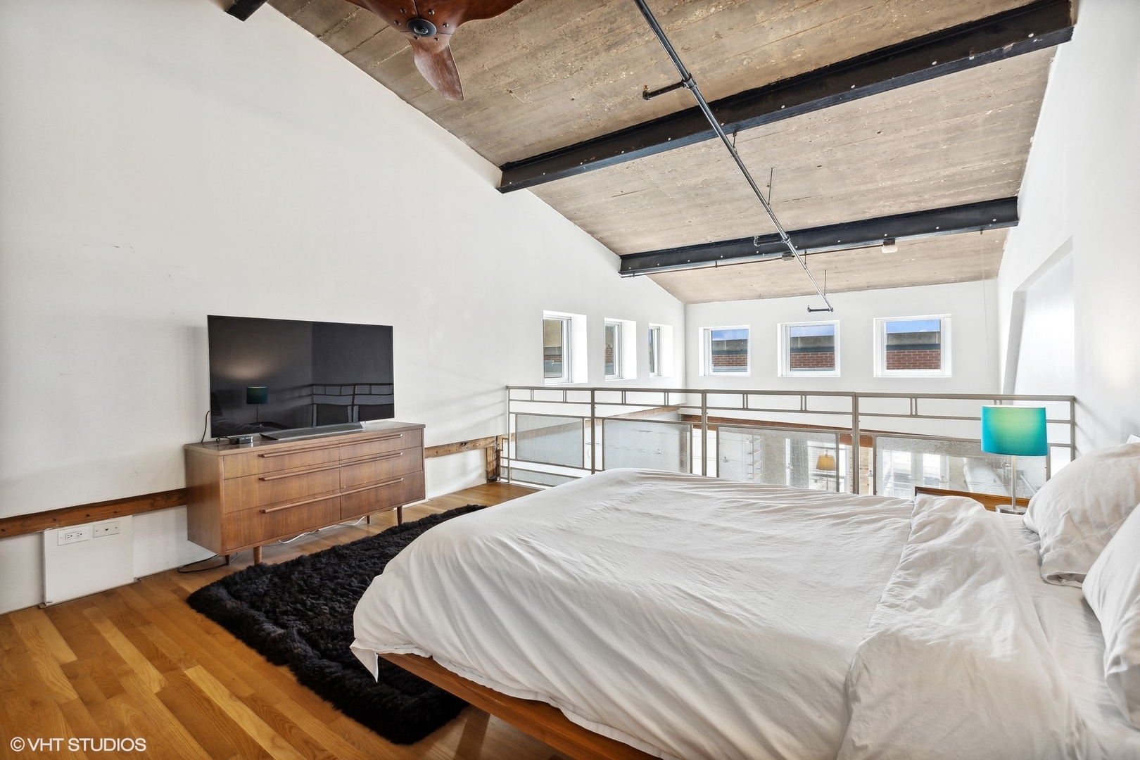 333 S Desplaines Street Unit: 713