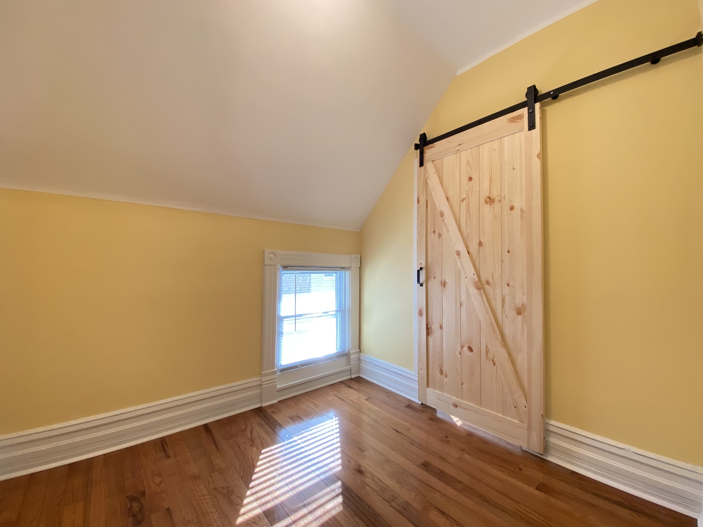 435 Elgin Avenue Unit: 2