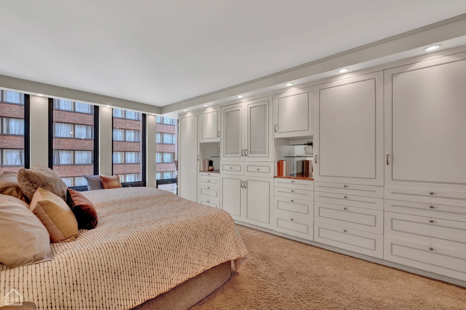 200 E Delaware Place Unit: 6A